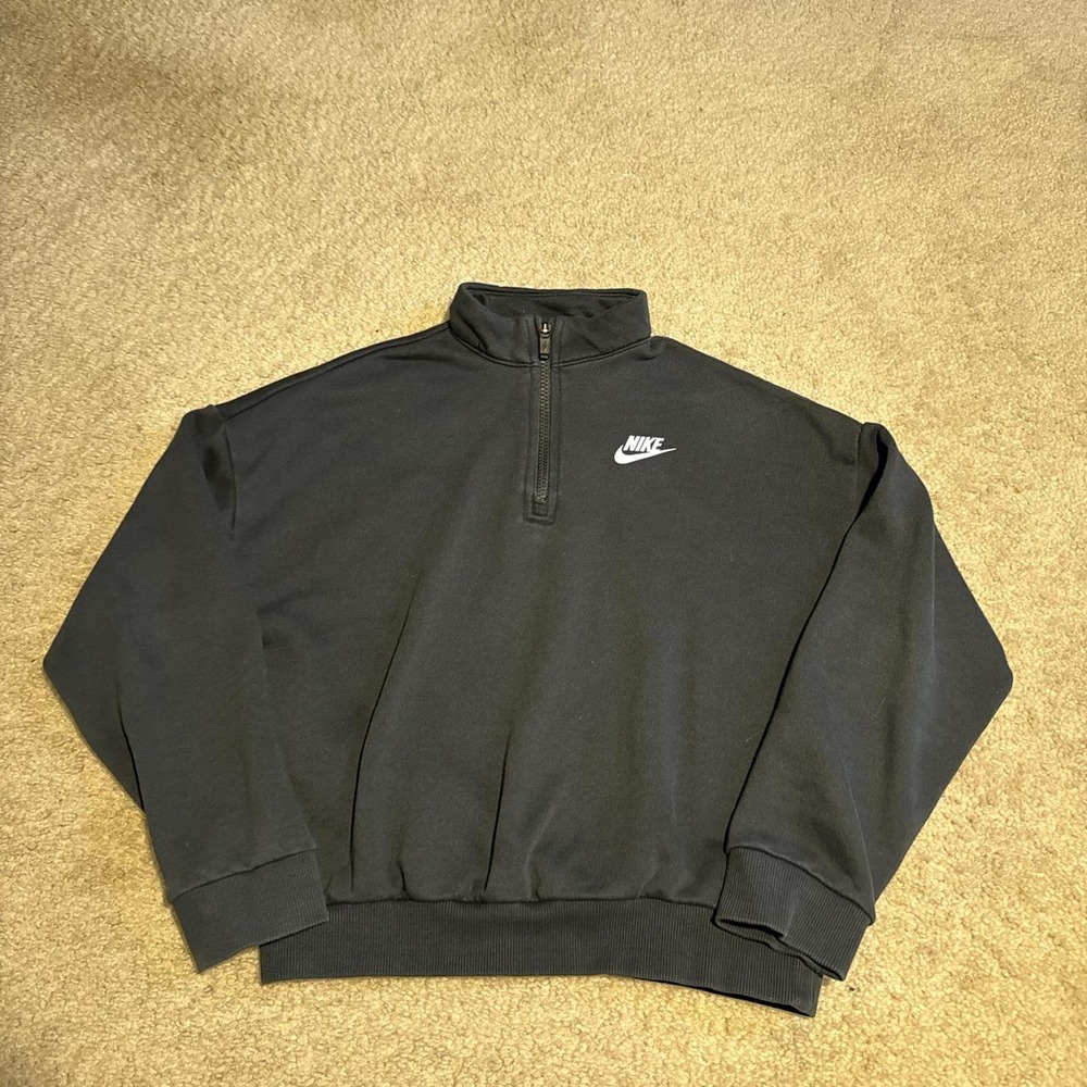 Black Nike zip up cropped, fitted quarter zip
